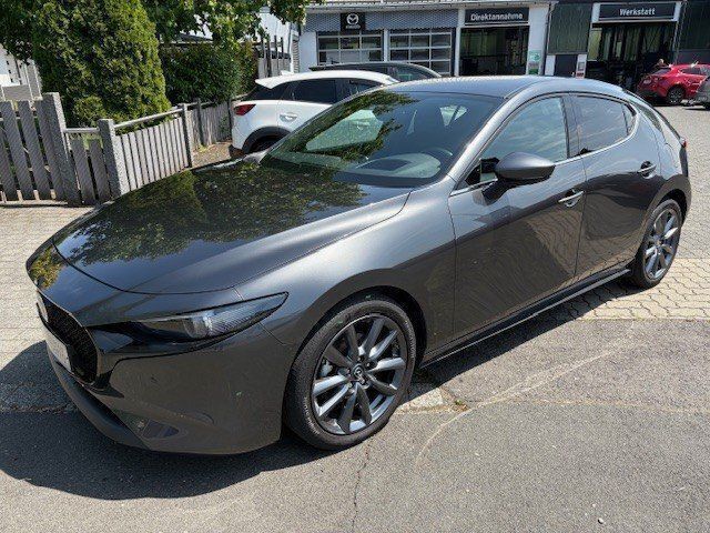 Grau Gebraucht 2021 Mazda 3 Selection Limousine | 23.200 € (Fairer Preis) - Bild 1/4