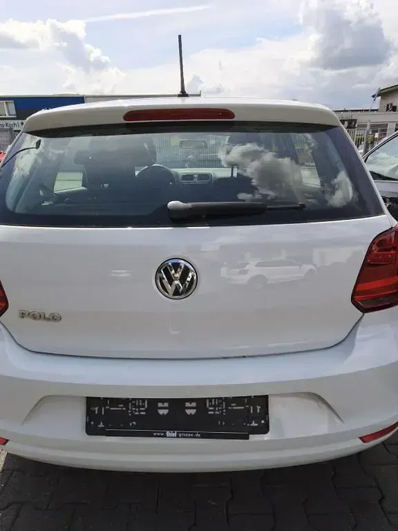Gebraucht VW Polo Trendline 60 PS (44 kW) 2015 Weiß Limousine