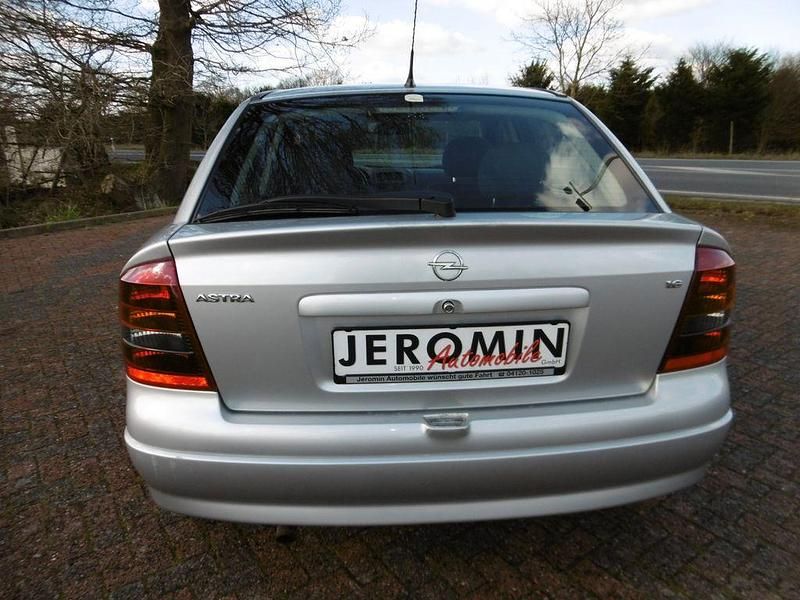 Gebraucht Opel Astra Njoy 101 PS (74 kW) 2003 Silber Limousine