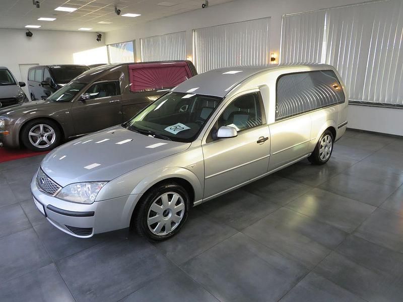 Silber Gebraucht 2005 Ford Mondeo Limousine | 2.950 € (Teuer) - Bild 1/4