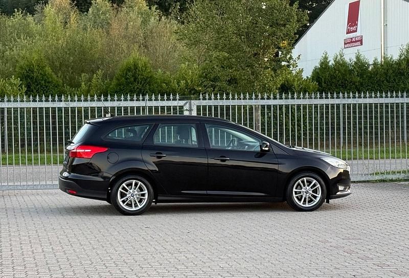 Gebraucht Ford Focus Business Edition 125 PS (91 kW) 2015 Schwarz Kombi
