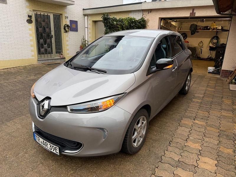 Silber Gebraucht 2015 Renault Zoe Life Kleinwagen | 6.700 € (Fairer Preis) - Bild 1/4
