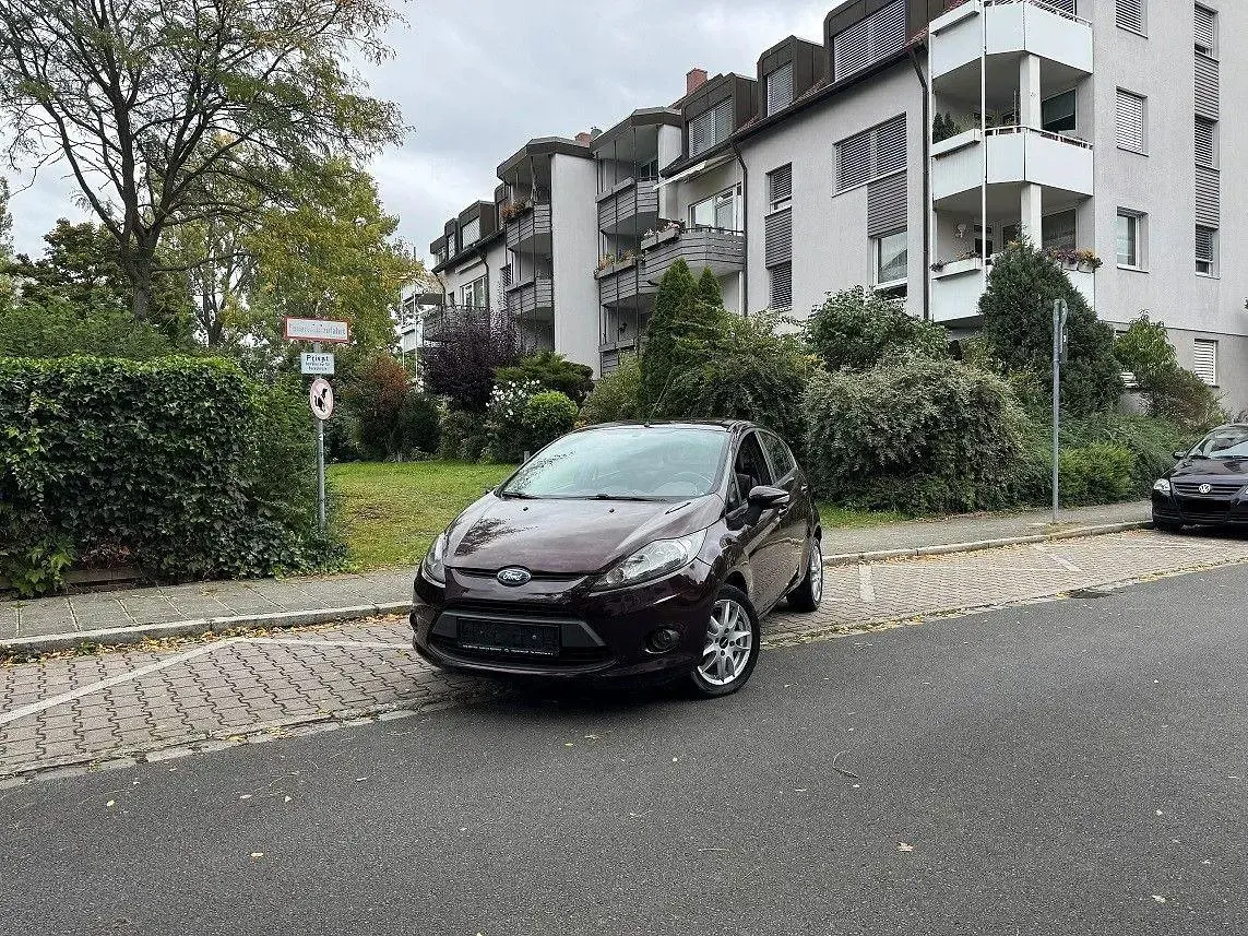 Gebraucht Ford Fiesta 97 PS (71 kW) 2009 Rot Limousine