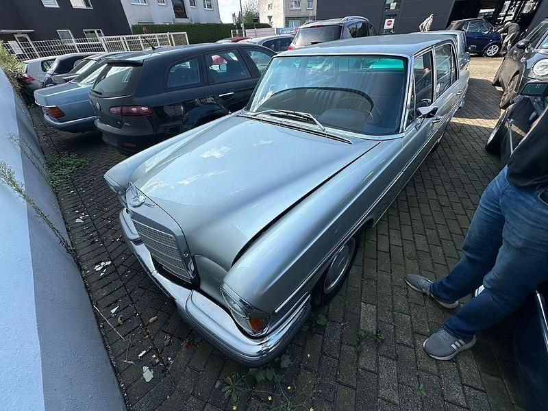 Gebraucht Mercedes 300 250 PS (183 kW) 1970 Silber Limousine