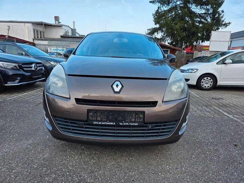 Gebraucht Renault Scénic III Luxe 131 PS (96 kW) 2011 Braun Van / Kleinbus