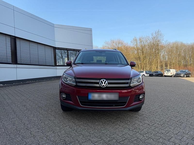 Gebraucht VW Tiguan 180 PS (132 kW) 2011 Rot SUV