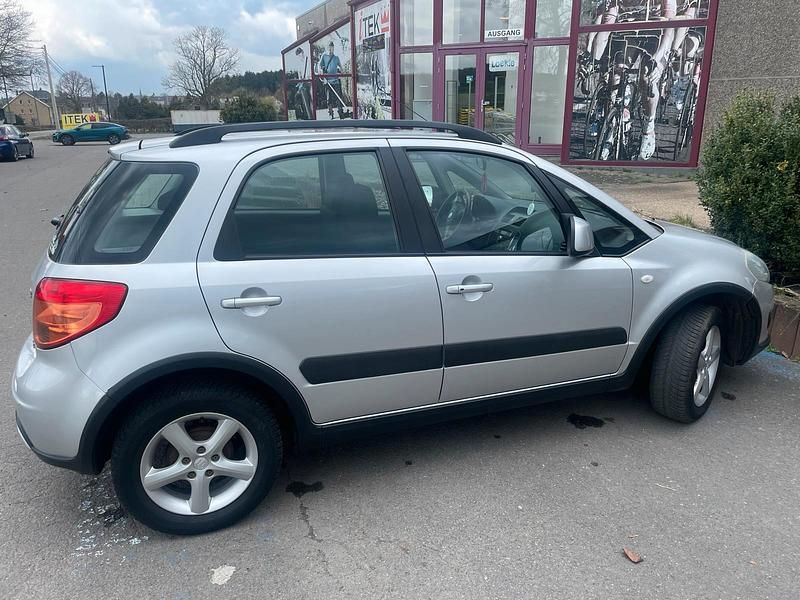 Usata Suzuki SX4 105 CV (77 kW) 2010 Argento SUV