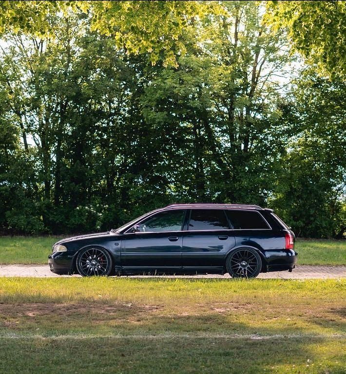 Blau Gebraucht 2001 Audi A4 Performance Kombi | 2.500 € (Fairer Preis) - Bild 1/4
