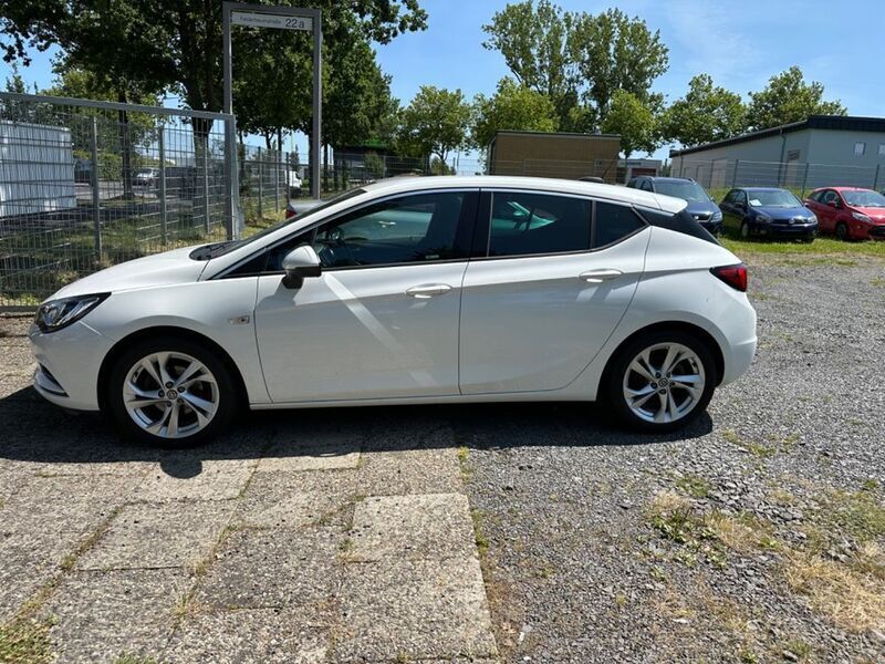 Gebraucht Opel Astra Dynamic 150 PS (110 kW) 2018 Weiß Limousine