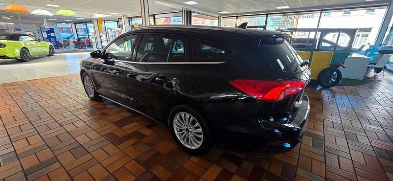 Używany Ford Focus Titanium 125 KM (91 kW) 2019 Czarny Kombi