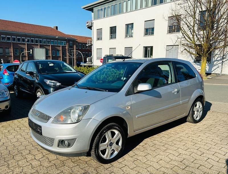 Gebraucht Ford Fiesta 75 PS (55 kW) 2009 Silber Kleinwagen
