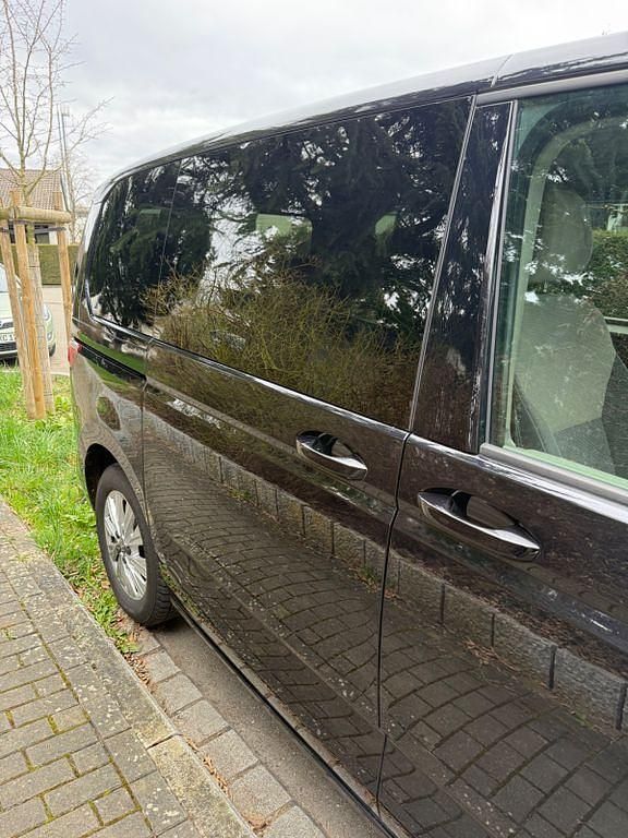 Gebraucht VW Multivan Life 150 PS (110 kW) 2023 Schwarz Van