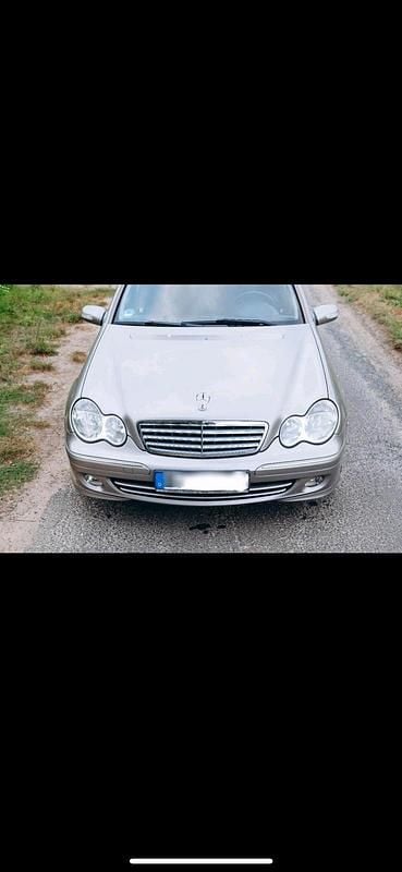 Silber Gebraucht 2005 Mercedes C180 Limousine | 7.599 € (Teuer) - Bild 1/4