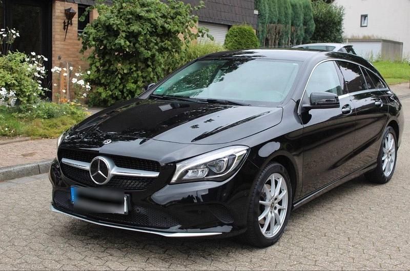 Schwarz Gebraucht 2017 Mercedes CLA220 Shooting Brake Kombi | 16.600 € (Superpreis) - Bild 1/4