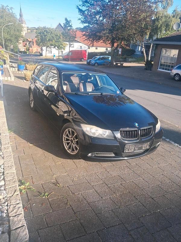 Schwarz Gebraucht 2008 BMW 320 Kombi | 1.900 € (Superpreis) - Bild 1/4