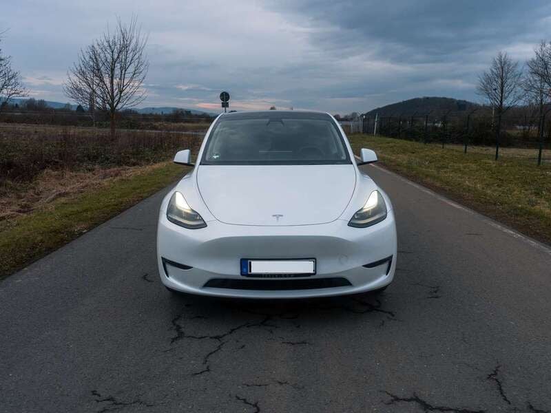 Weiß Gebraucht 2022 Tesla Model Y Long Range SUV | 38.000 € (Guter Preis) - Bild 1/4