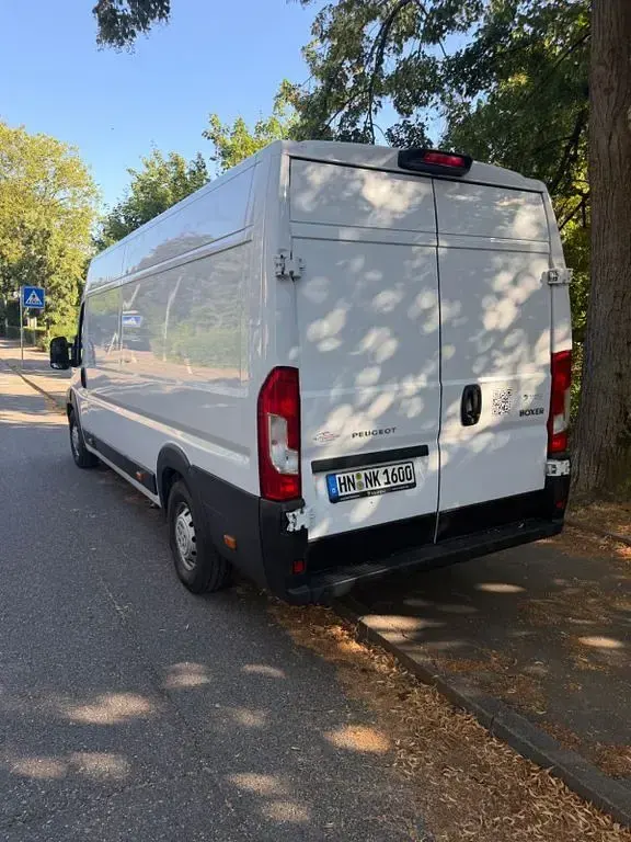 Gebraucht Peugeot Boxer 165 PS (121 kW) 2021 Weiß Van