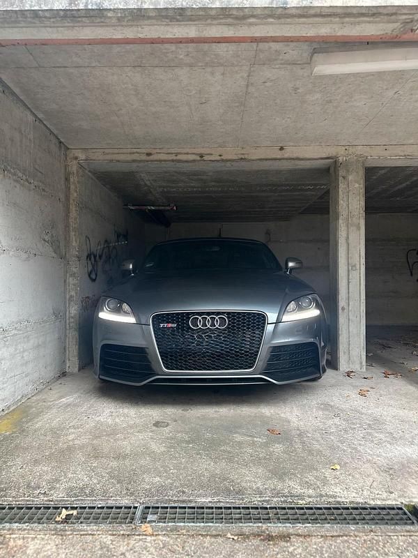 Grau Gebraucht 2009 Audi TT RS Sport Coupé | 22.300 € (Guter Preis) - Bild 1/4