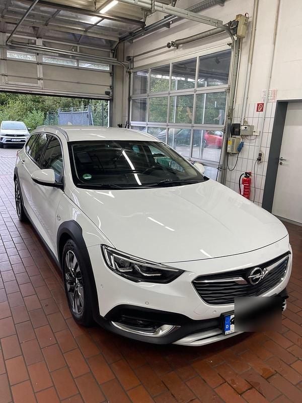 Weiß Gebraucht 2018 Opel Insignia Country Tourer Exklusiv Kombi | 15.800 € (Superpreis) - Bild 1/4
