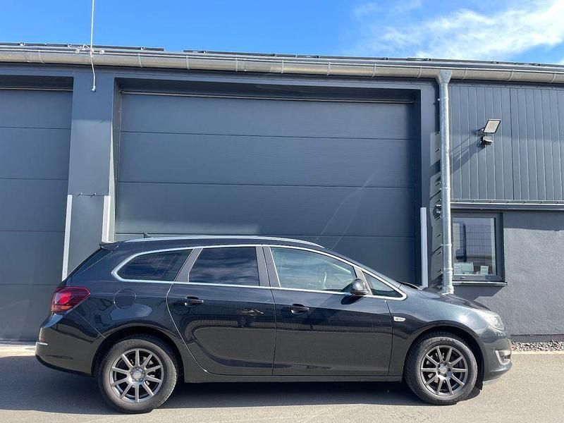 Gebraucht Opel Astra Exklusiv 140 PS (102 kW) 2014 Schwarz Kombi