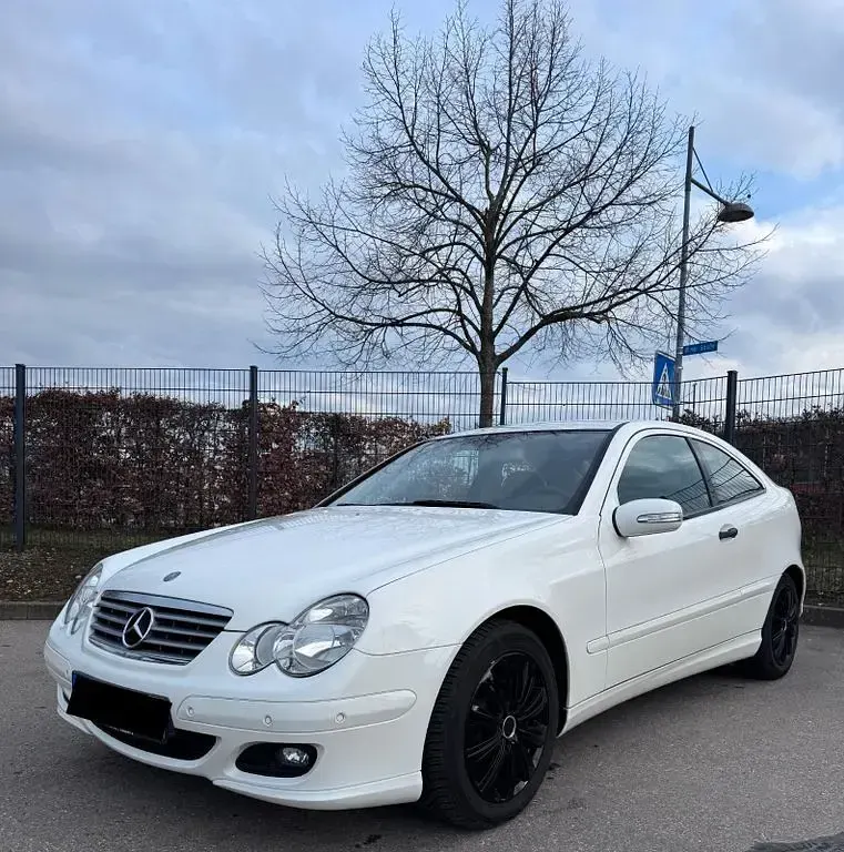 Gebraucht Mercedes C180 143 PS (105 kW) 2006 Weiß Coupé