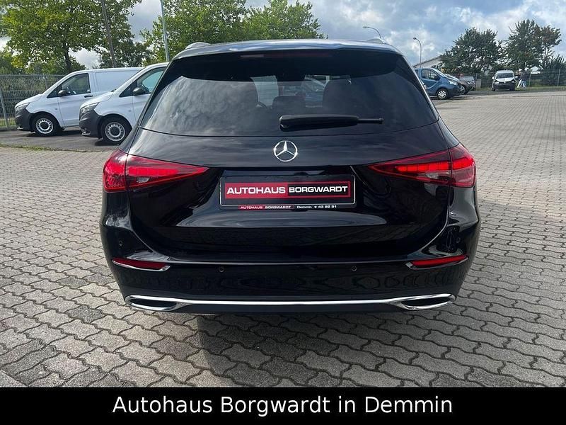Gebraucht Mercedes C220 200 PS (147 kW) 2022 Schwarz Kombi