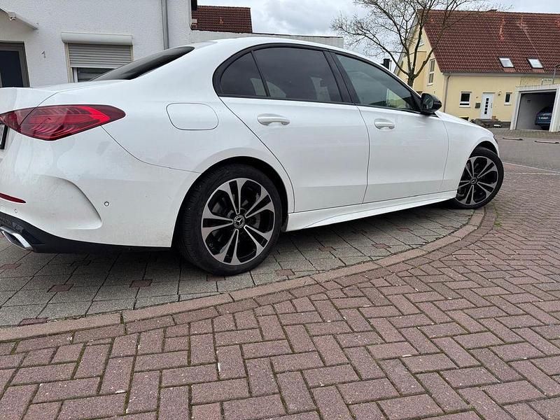 Gebraucht Mercedes C220 AMG line 200 PS (147 kW) 2022 Weiß Limousine
