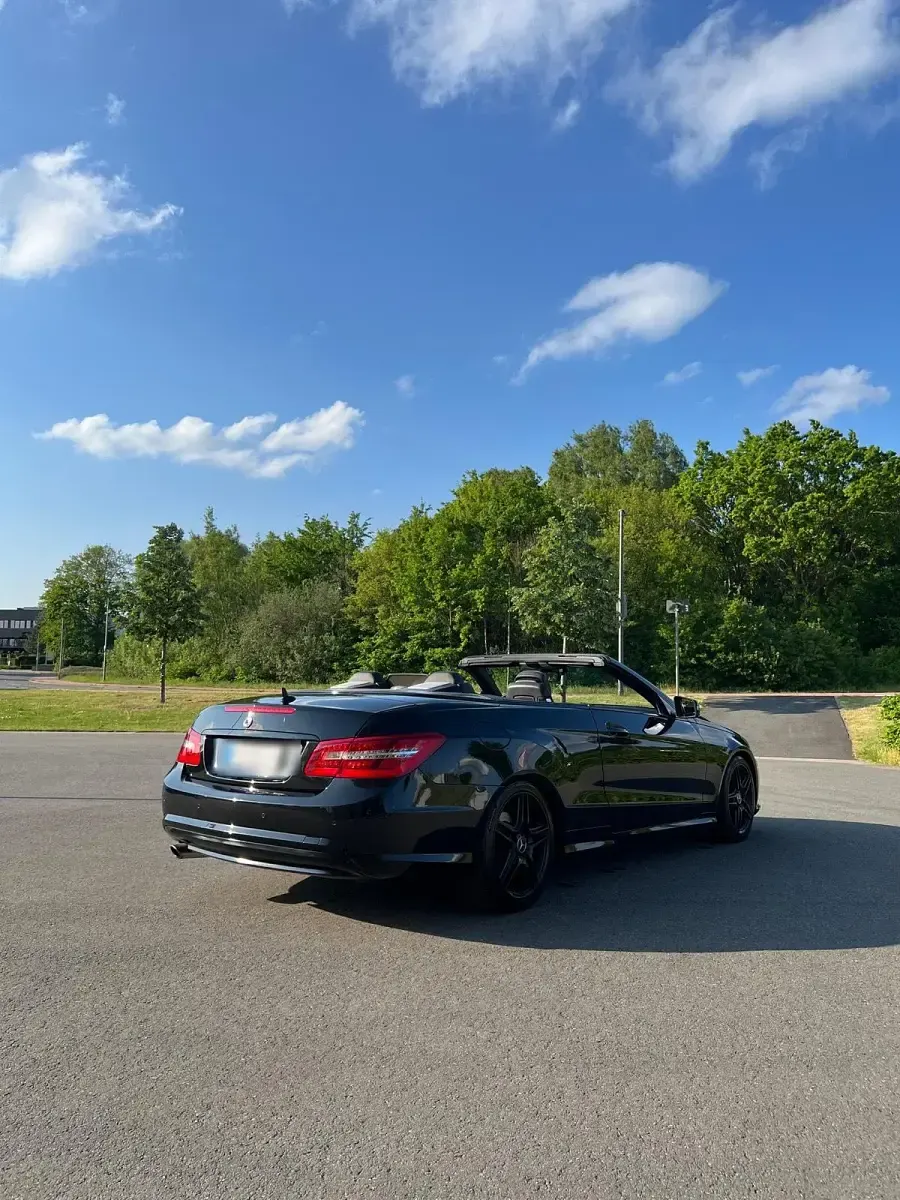 Gebraucht Mercedes E250 204 PS (150 kW) 2010 Schwarz Cabrio