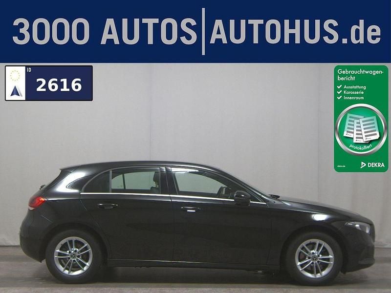 Schwarz Gebraucht 2019 Mercedes A180 Style Limousine | 17.980 € (Superpreis) - Bild 1/4
