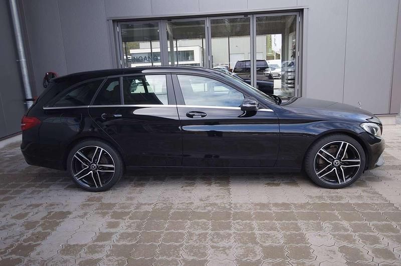 Second-hand Mercedes C200 136 CP (100 kW) 2019 Negru Break