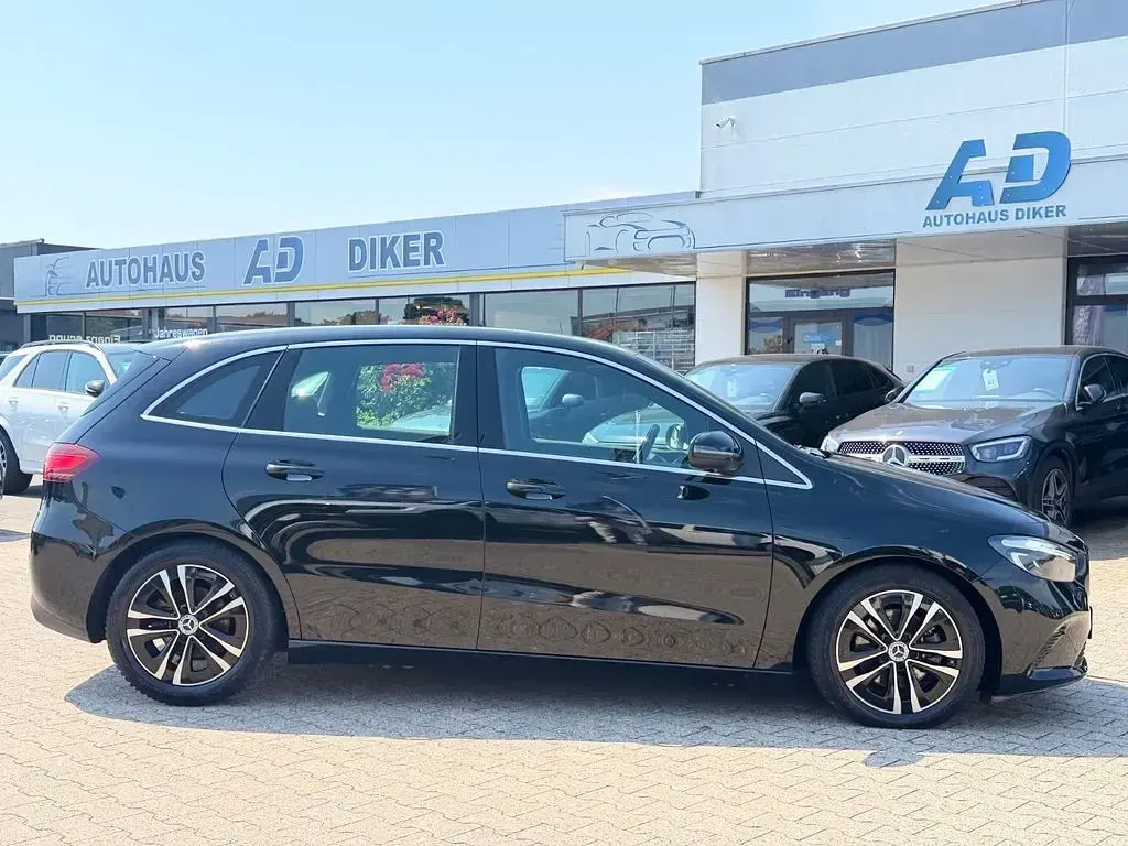 Gebraucht Mercedes B180 Progressive 116 PS (85 kW) 2025 Schwarz Kleinwagen