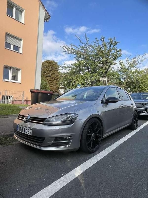 Grau Gebraucht 2016 VW Golf VII Allstar Limousine | 12.000 € (Fairer Preis) - Bild 1/4