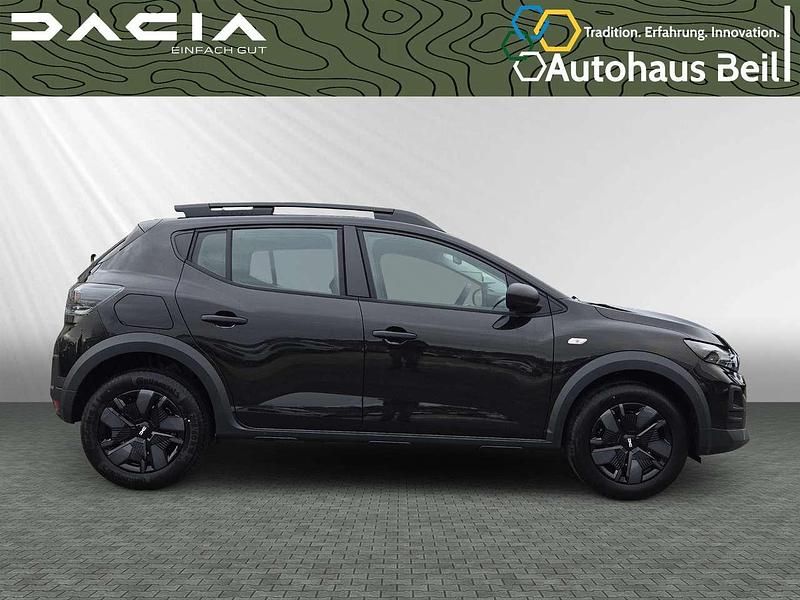 Neu Dacia Sandero Essentiel 110 PS (80 kW) 2026 Perlmuttschwarz metallic Limousine