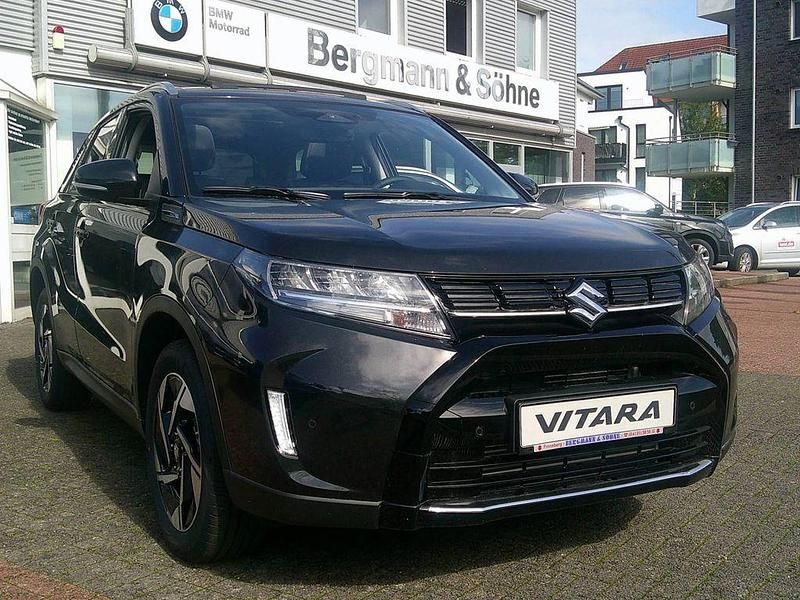 Schwarz Neu 2025 Suzuki Vitara Comfort+ SUV | 27.990 € (Fairer Preis) - Bild 1/4
