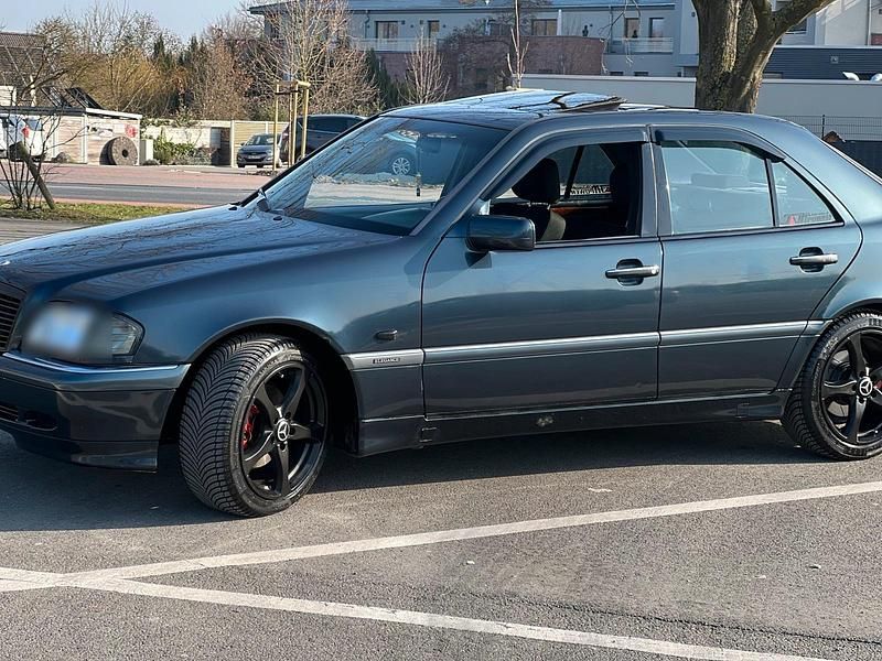 Gebraucht Mercedes C240 170 PS (125 kW) 1999 Schwarz Limousine