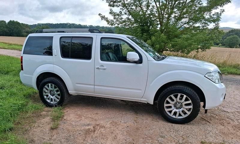 Weiß Gebraucht 2014 Nissan Pathfinder SUV | 14.400 € (Fairer Preis) - Bild 1/4