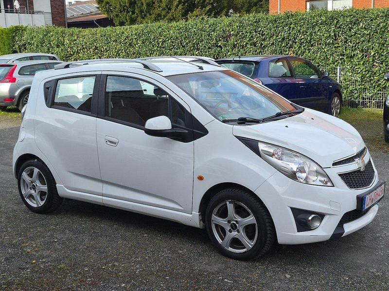 Second-hand Chevrolet Spark 82 CP (60 kW) 2010 Alb Hatchback