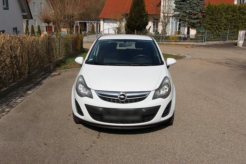 Używany Opel Corsa Edition 69 KM (50 kW) 2014 Biały Hatchback