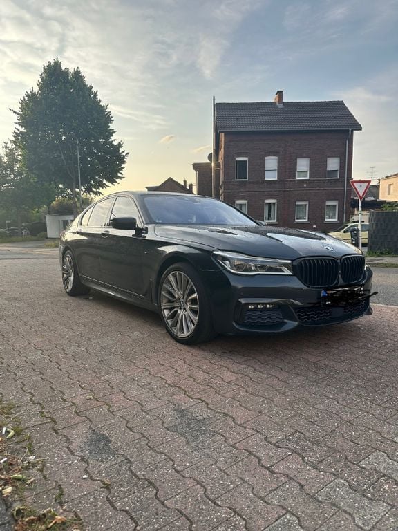 Grau Gebraucht 2016 BMW 730 M Sport Limousine | 22.900 € (Etwas zu teuer) - Bild 1/4