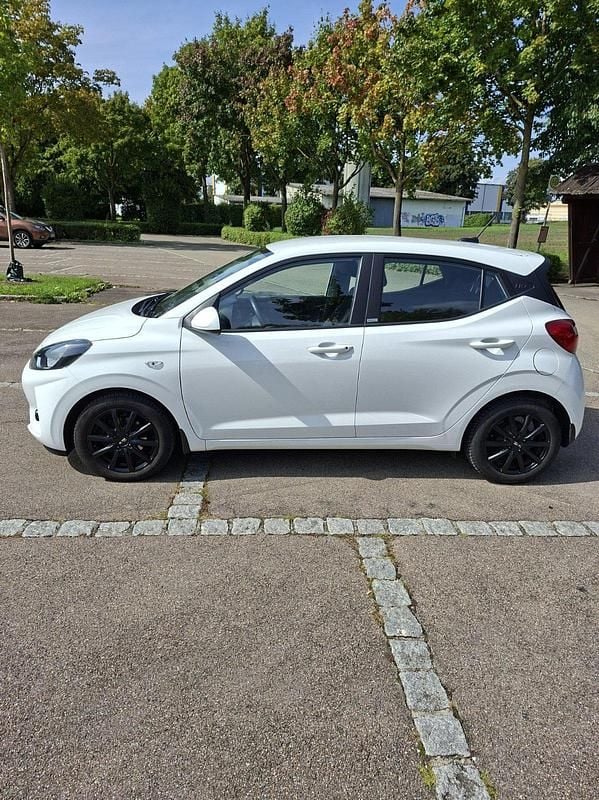 Gebraucht Hyundai i10 Select 67 PS (49 kW) 2020 Weiß Kleinwagen