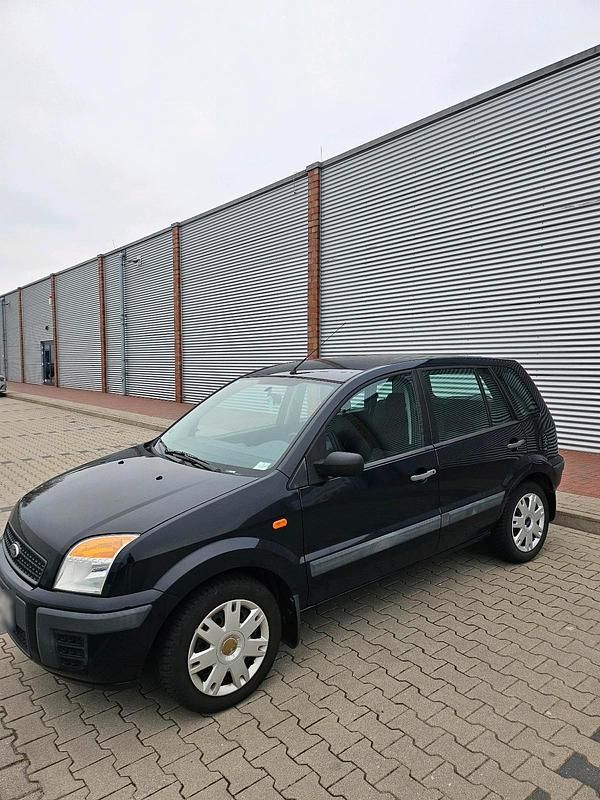 Second-hand Ford Fusion 2005 Albastru Hatchback