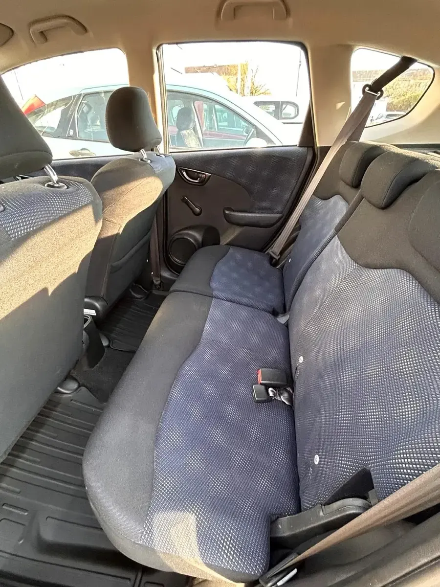 Gebraucht Honda Jazz 90 PS (66 kW) 2013 Silber Kleinwagen