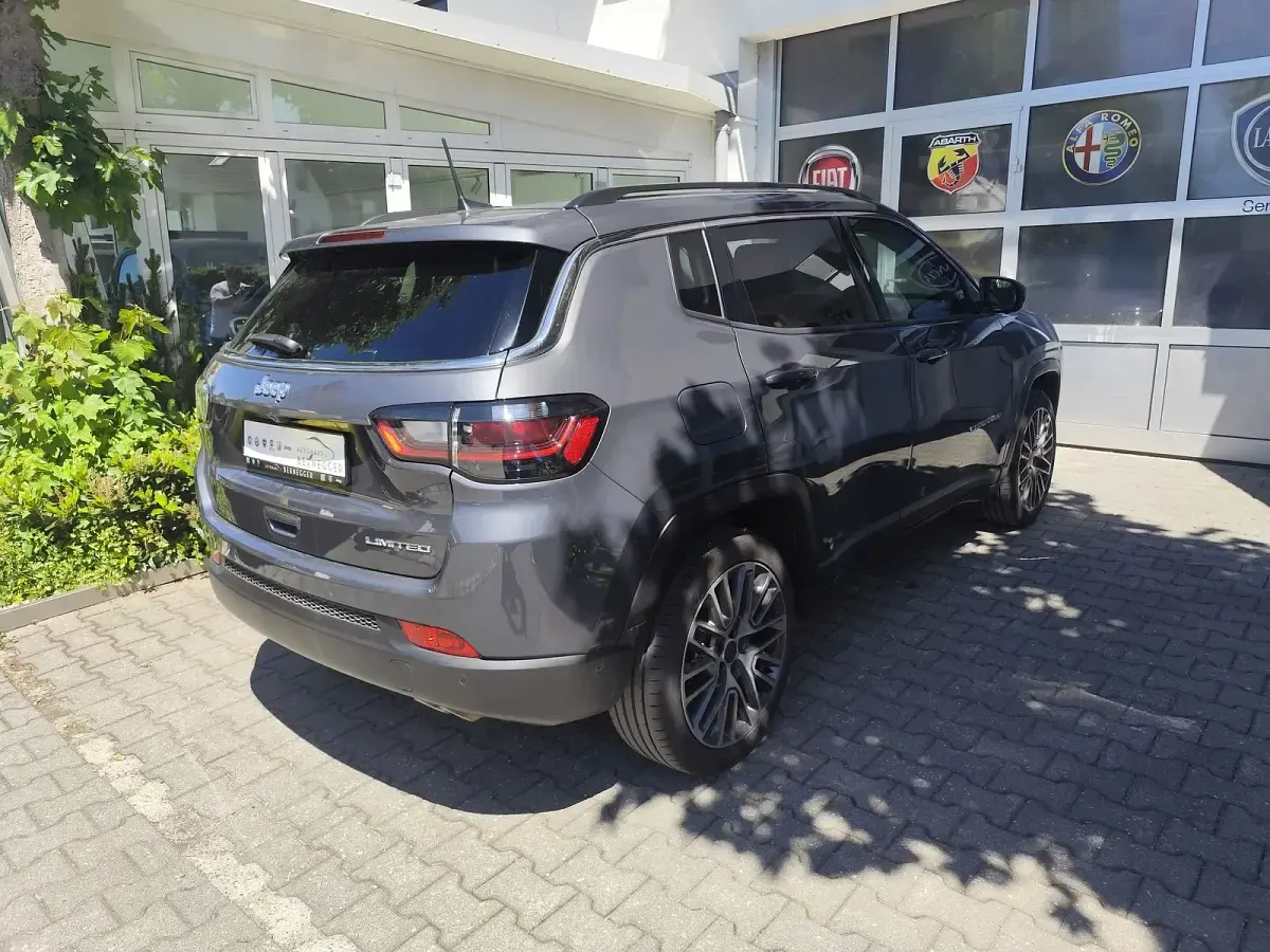 Occasion Jeep Compass Limited 150 ch (110 kW) 2022 Gris SUV