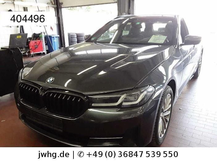 Sophistograu brillanteffekt (metallic) Gebraucht 2020 BMW 530 Shadowline Kombi | 23.990 € (Superpreis) - Bild 1/4