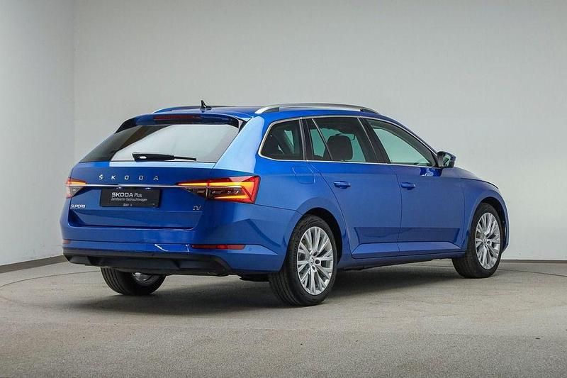 Gebraucht Skoda Superb Style 218 PS (160 kW) 2022 Raceblau metallic (metallic) Kombi