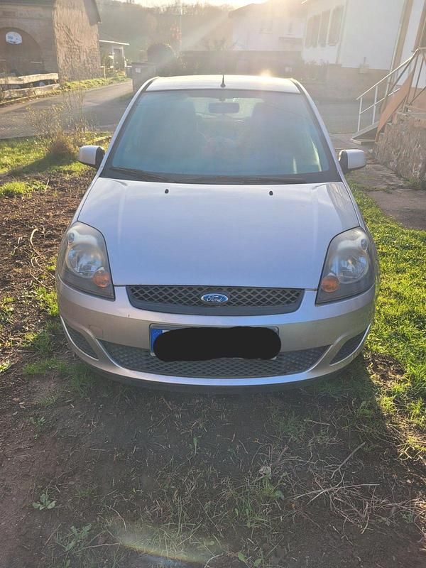 Gebraucht Ford Fiesta 69 PS (50 kW) 2007 Silber Kleinwagen