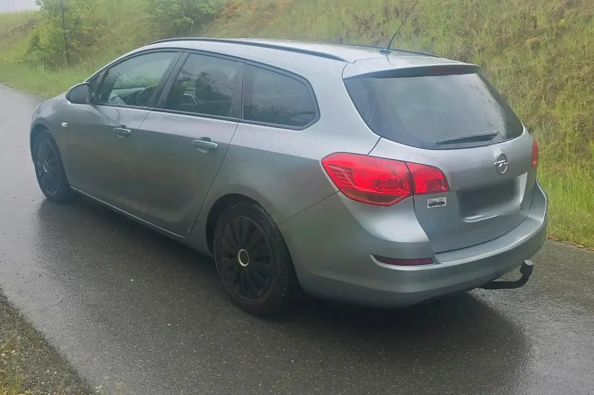 Gebraucht Opel Astra 116 PS (85 kW) 2011 Grau Kombi