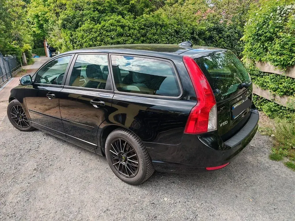 Gebraucht Volvo V50 114 PS (83 kW) 2012 Schwarz Kombi