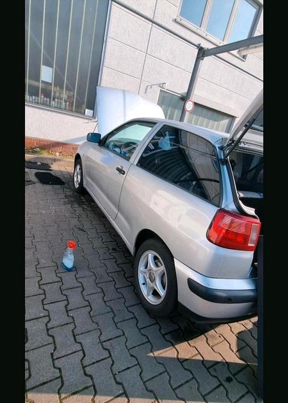 Silber Gebraucht 2001 Seat Ibiza Limousine | 600 € (Guter Preis) - Bild 1/4
