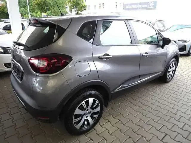 Używany Renault Captur Life 90 KM (66 kW) 2018 Szary SUV